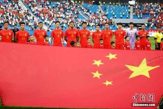 同时，马科斯-阿隆索的合同将在6月30日到期，考虑到球员本赛季并未有太多出场时间，巴萨不会与他进行续约，一切迹象都表明阿隆索将成为巴萨今夏离队的首批球员。