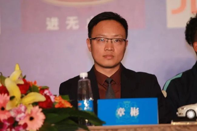 沉默了一会儿，他也不知道娘絮絮叨叨了些什么，再次开口请求。